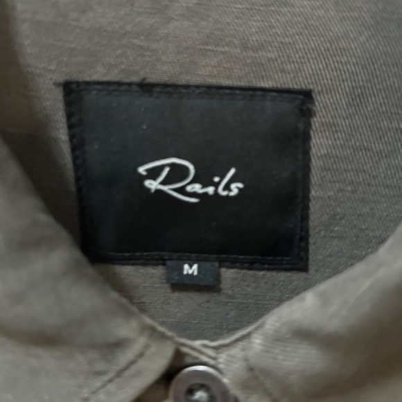 LIKE NEW! Women's Rails Loren - Gray Button down w/Stars - MEDIUM - Picture 8 of 10